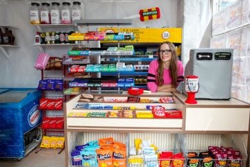 Lucy_Sparrow_Cornershop_01