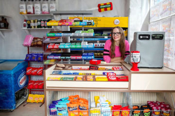 Lucy_Sparrow_Cornershop_pre