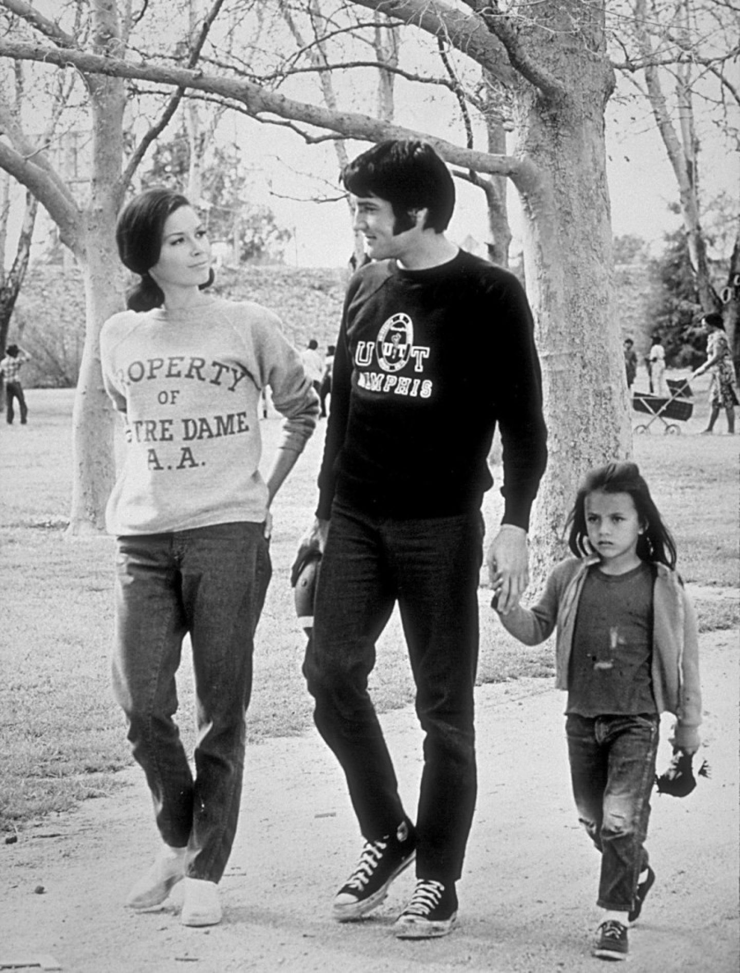 Elvis Presley,  Mary Tyler Moore  and Lorena Kirk on the set of "Change of Habit" 1969 Universal