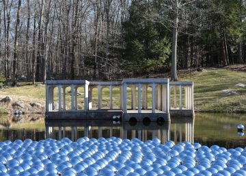 Art_Yayoi Kusama-GlassHouse_SteelBalls_01