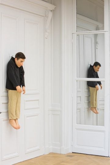 art_mauriziocattelan_macabresculptures_01