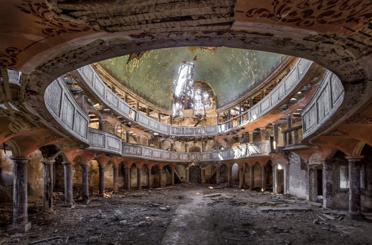 abandoned decay chapel