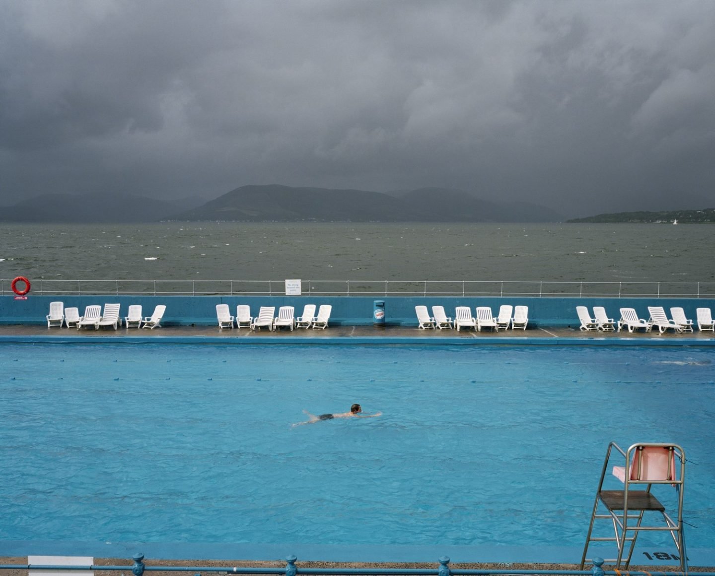 GB. Scotland. Gourock Lido. From A8. 2004.