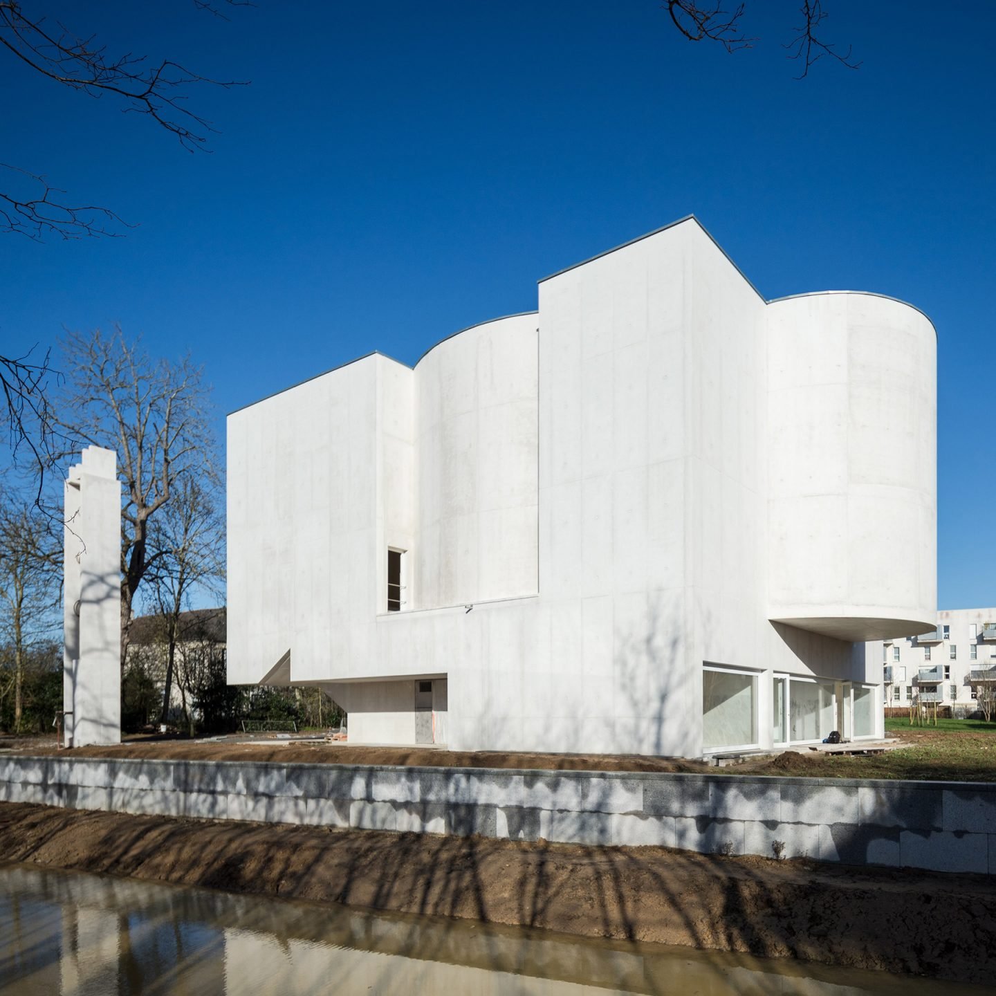 iGNANT-Architecture-Alvaro-Siza-Brittany-Church-003