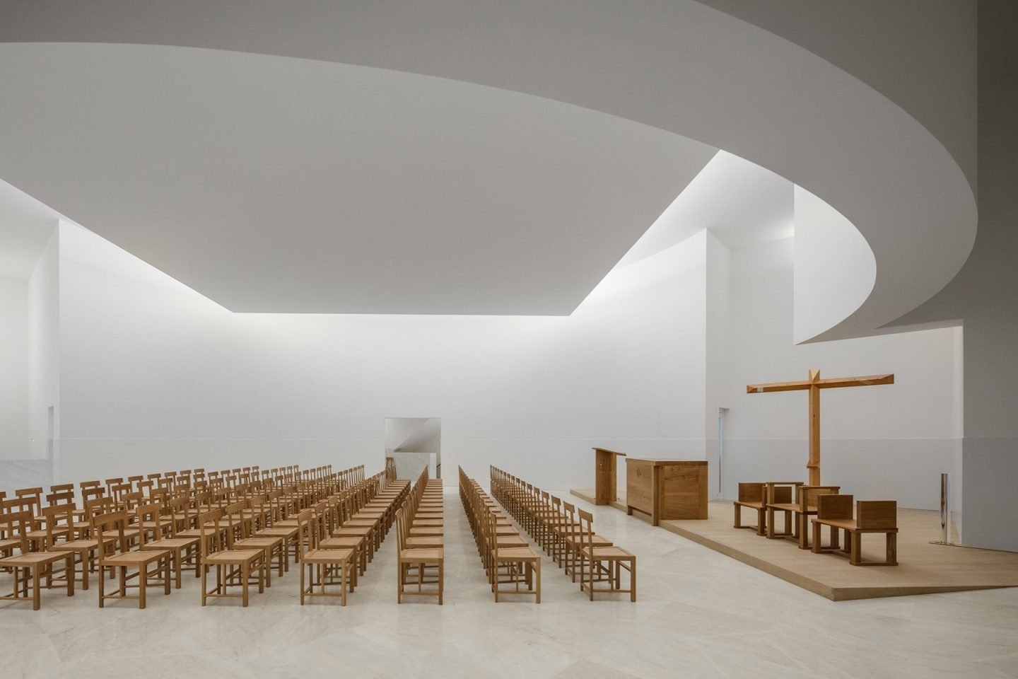 iGNANT-Architecture-Alvaro-Siza-Siza-Brittany-Church-021