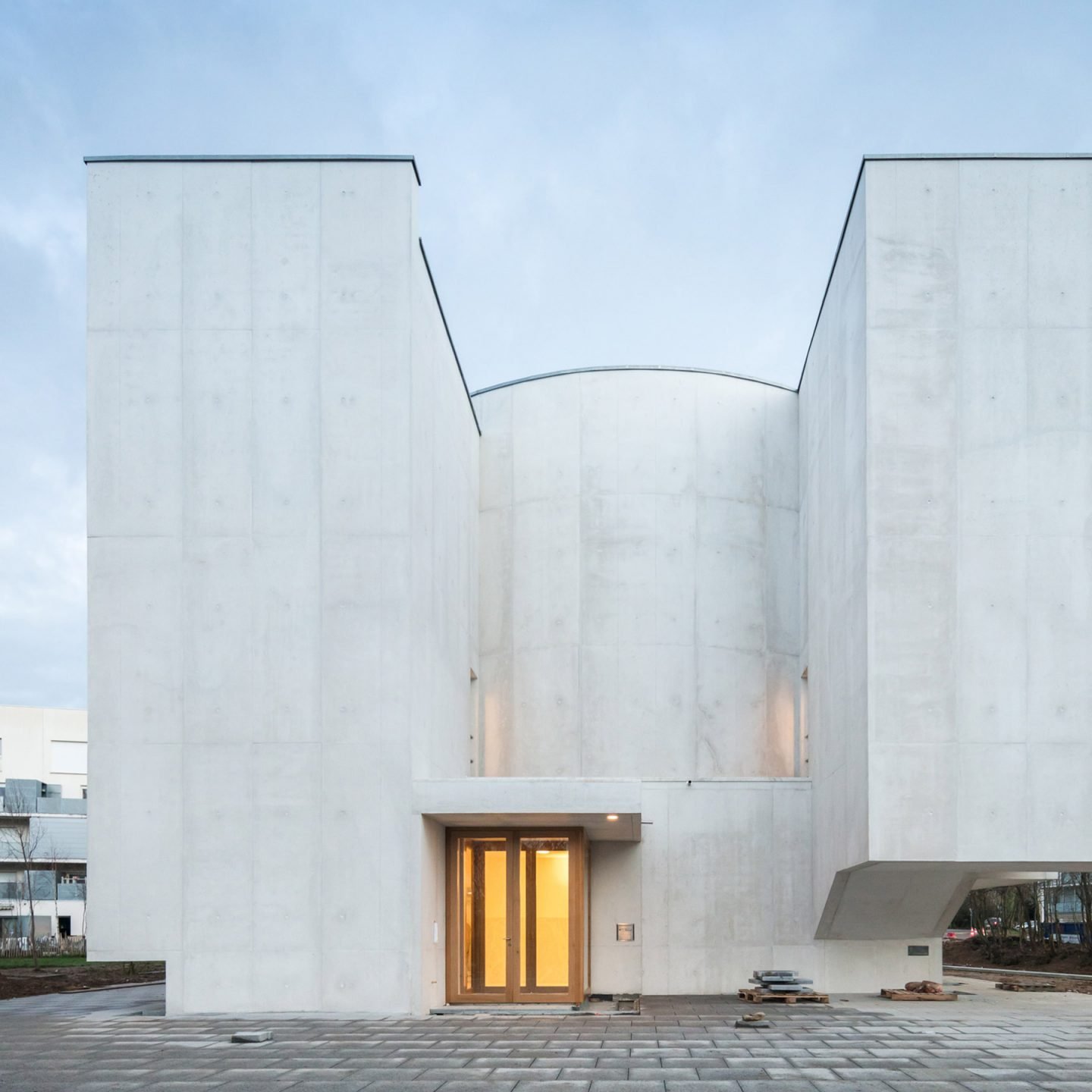 iGNANT-Architecture-Alvaro-Siza-Siza-Brittany-Church-027