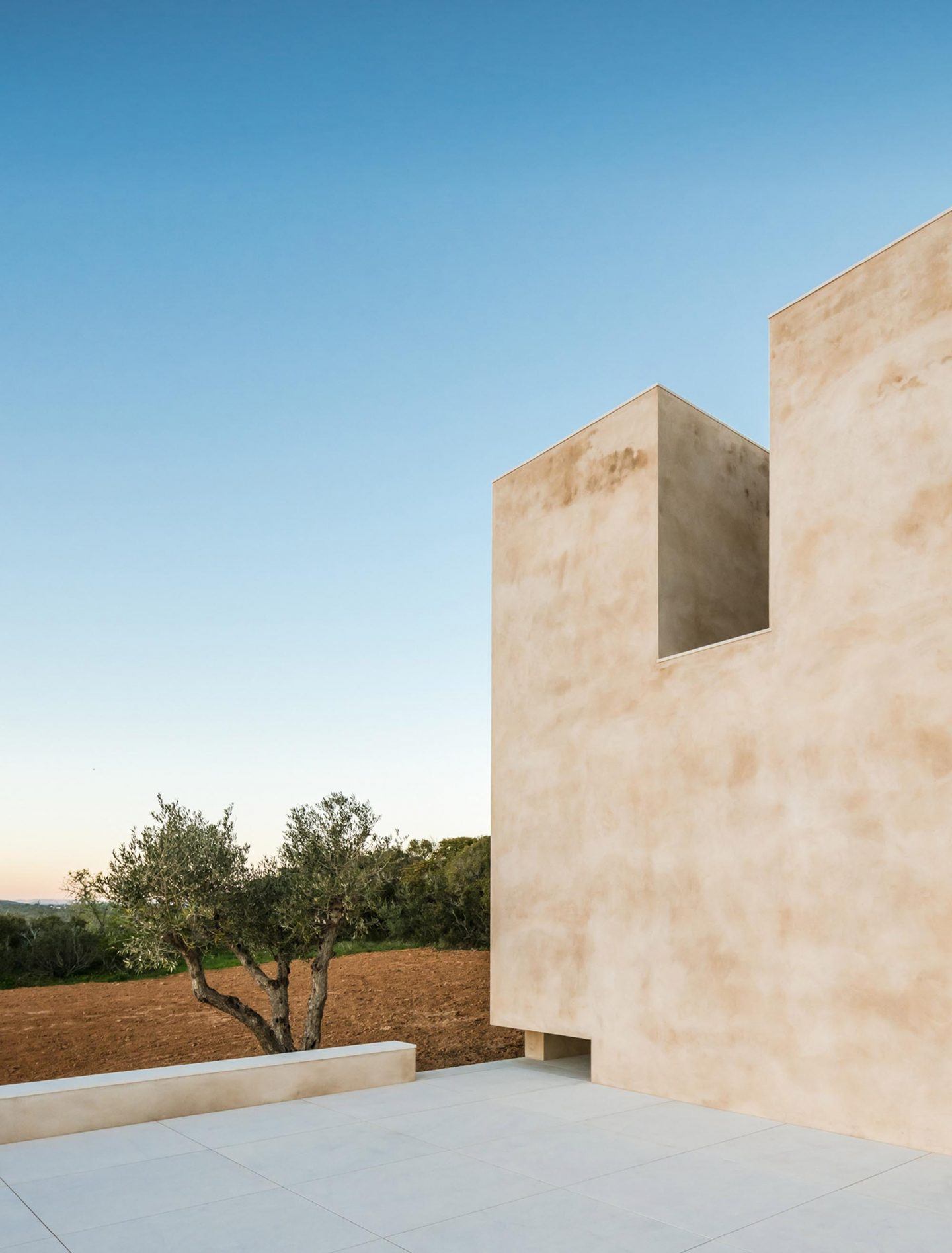 alvaro-siza-viera-capela-do-monte-chapel-algarve-dezeen-2364-col-16