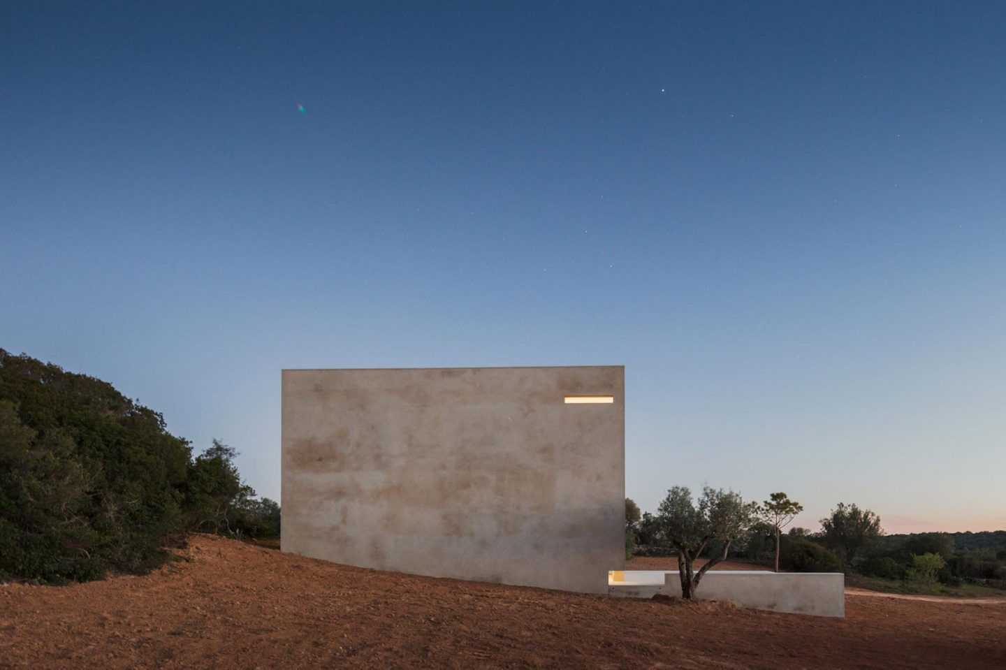 alvaro-siza-viera-capela-do-monte-chapel-algarve-dezeen-2364-col-19