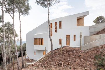 IGNANT-Architecture-5AM-Arquitectura-House-In-Tamariu-012