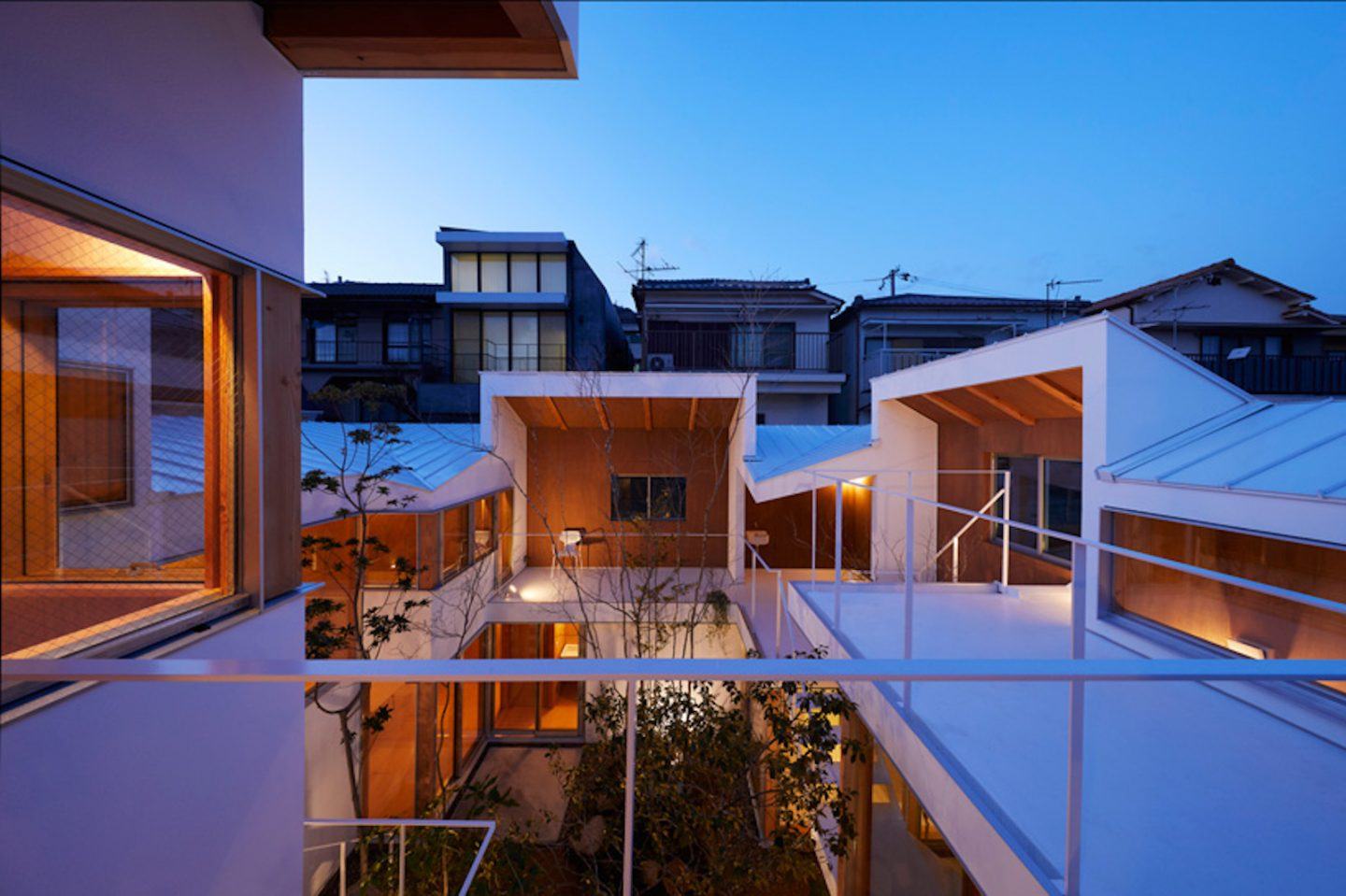 IGNANT-Architecture-Hata-Tomohiro-Loop-Terrace-house-010