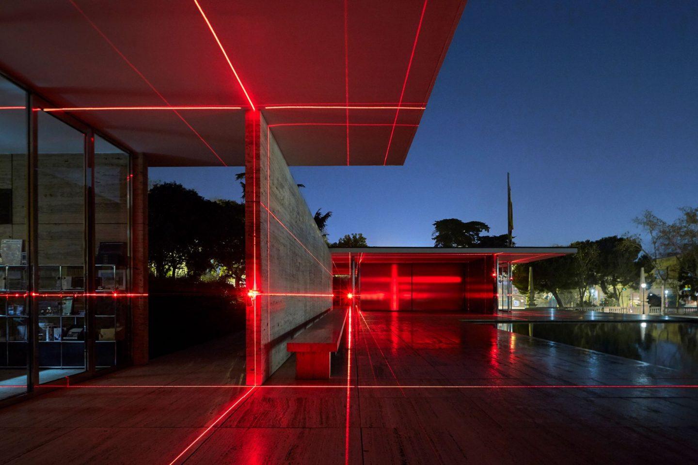 IGNANT-Art-Luftwerk-Iker-Gil-Geometry-Light-Barcelona-Pavilion-4