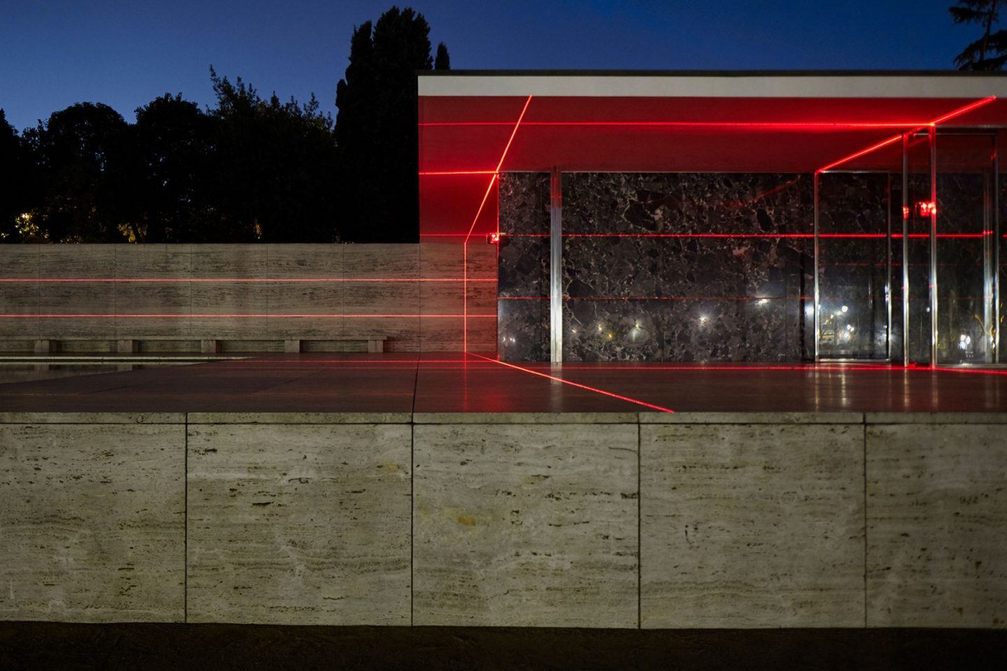 IGNANT-Art-Luftwerk-Iker-Gil-Geometry-Light-Barcelona-Pavilion-5