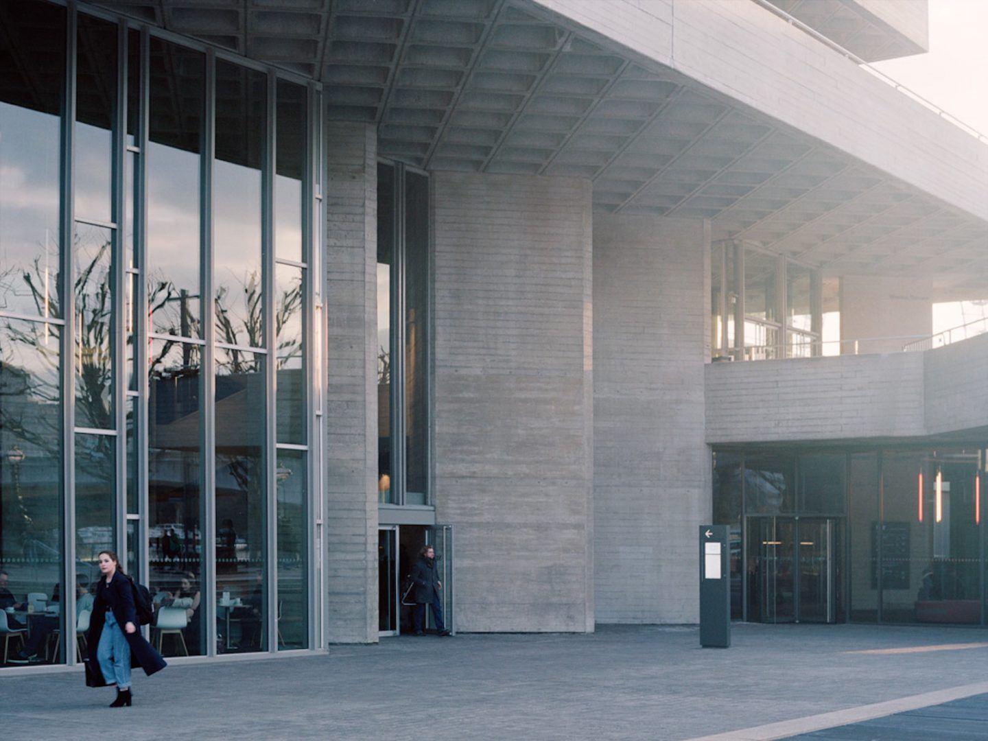 IGNANT-Travel-Royal-National-Theatre-Rory-Gardiner-015