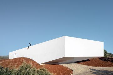 ignant-architecture-vitor-vilhena-architects-house-in-messines-11-(1)-2