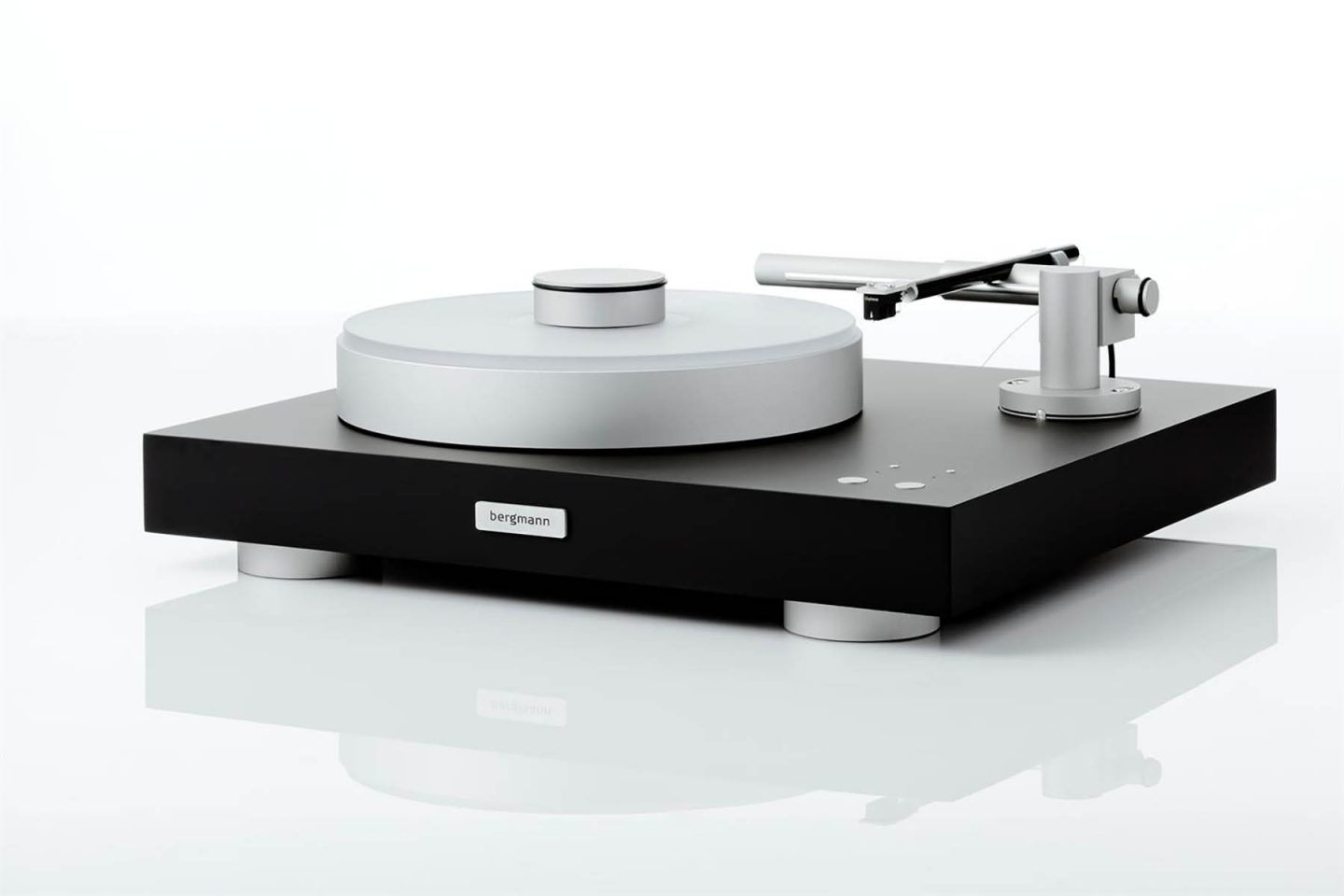 IGNANT-Design-Bergmann-Audio-Turntable-1