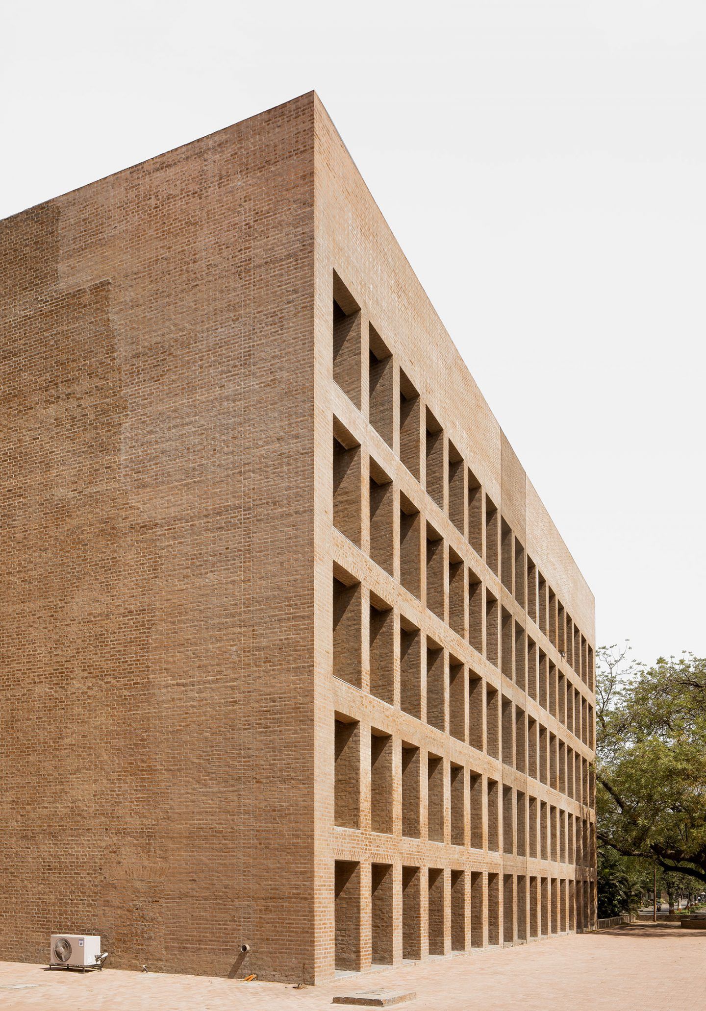 IGNANT-Photography-Louis-Kahn-Jeroen-Verrecht-Indian-Institute-Management-Ahmedabad-04