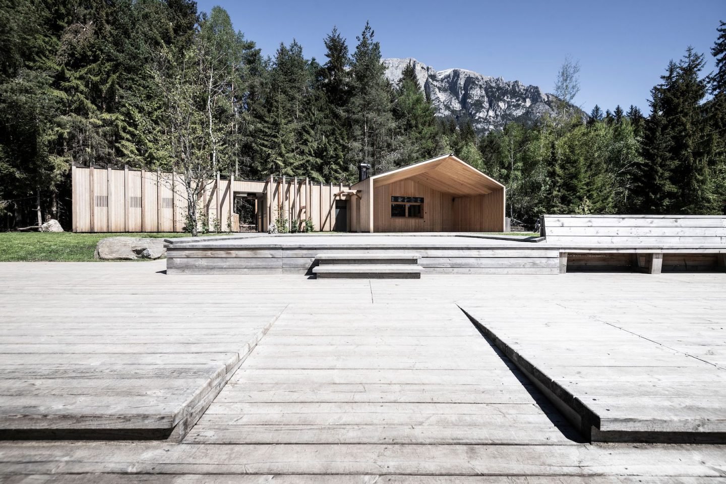 IGNANT-Architecture-South-Tyrol-Lake-house-noa-1