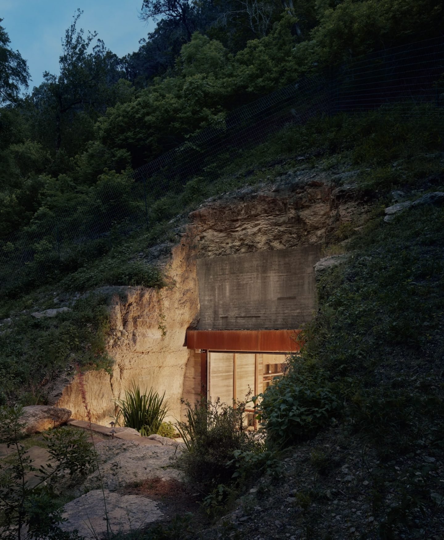 IGNANT-Architecture-Texas-Hill-wine-cave-03